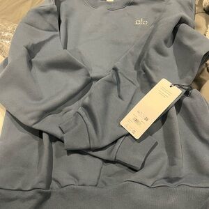 ALO Yoga crew neck pullover blue stone size small - authentic